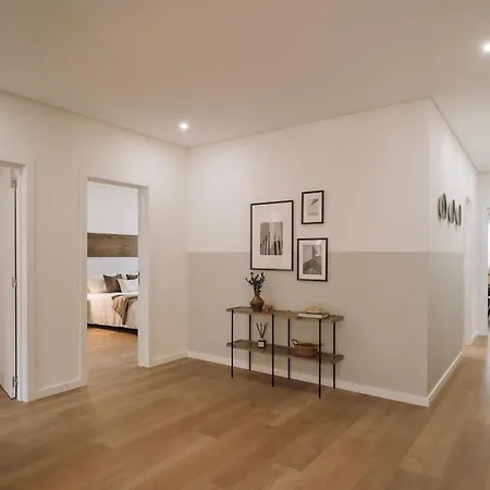 Ofir - 2 Bedrooms And Office In Alvalade Apartment