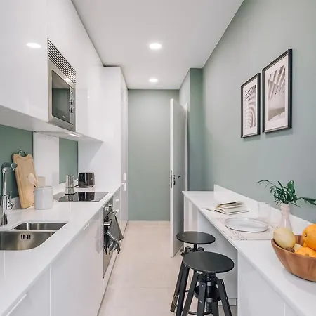 Ofir - 2 Bedrooms And Office In Alvalade Lisbon