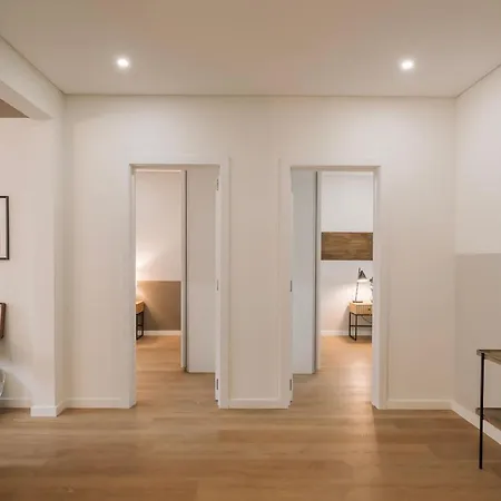 Ofir - 2 Bedrooms And Office In Alvalade Apartment